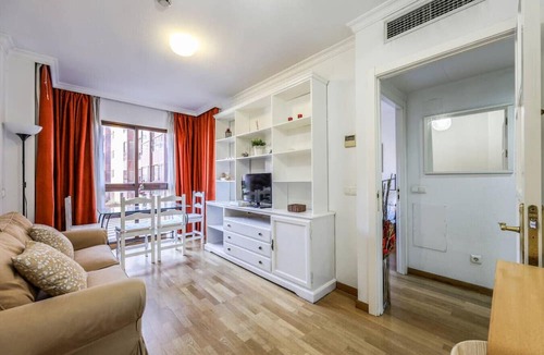 Rejas Apartment | Madrid Stay – Paddle, Gym, Pool, Parking
