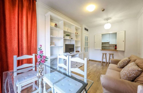 Rejas Apartment | Madrid Stay – Paddle, Gym, Pool, Parking