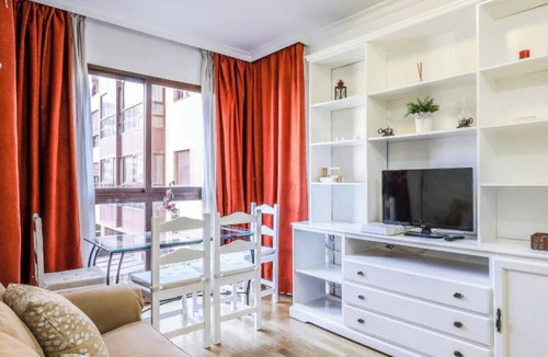 Rejas Apartment | Madrid Stay – Paddle, Gym, Pool, Parking