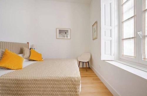 Feria Apartment | 🌙 Lunero: Elegant One-Bedroom Retreat in Seville’s Historic Old Town