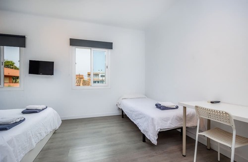 Can Pastilla Apartment | Triple room Nº10' with Shared Terrace, Wi-Fi and Air Conditioning