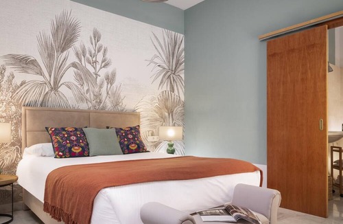 Santa Catalina Apartment | Sevillian Charm on Sol street - Comfort and Tradition 5 Min from Las Setas