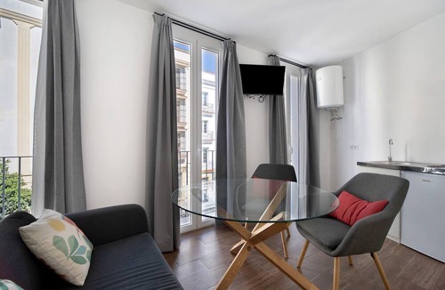 Jerez de la Frontera Old Town Apartment | Apartment 'Casa Milano 1' with Balcony, Wi-Fi and Air Conditioning
