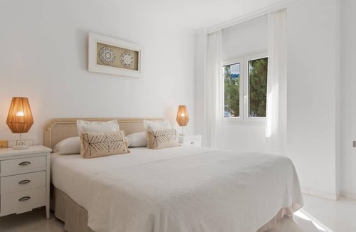 Puerto Banus Apartment | Apartment in Las Gaviotas for 6 people | 2-108