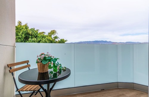 Telde Apartment | Holiday Apartment 'Flamboyan 1' with Balcony, Wi-Fi and Air Conditioning