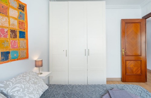 Leon XIII-Los Naranjos Apartment | Brigth Apartment 'Macarena' with Balcony, Wi-Fi and Air Conditioning