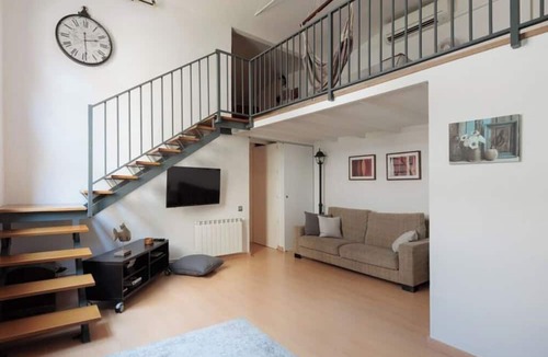 El Poble-sec Apartment | ¡Hola! :) ¿cómo estás? Ideal Acomodis Duplex apartment, 15 min from Las Ramblas!