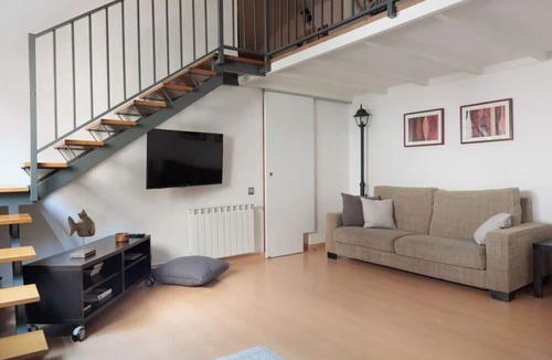 El Poble-sec Apartment | ¡Hola! :) ¿cómo estás? Ideal Acomodis Duplex apartment, 15 min from Las Ramblas!