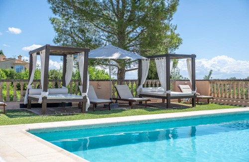 Establiments Apartment | Apartment 'Vista Montaña' with Mountain View, Shared Pool and Wi-Fi