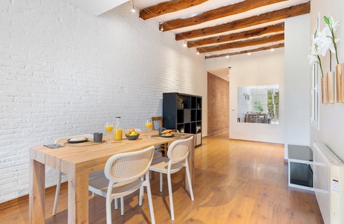 La Nova Esquerra de l'Eixample Apartment | Stylish 2-Bedroom Apartment in Eixample, Near Plaza Espanya
