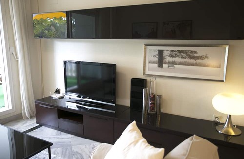 Marbella Apartment | Cozy apartment 10 minutes walk from Puerto Banus. Swimming pool. Parking