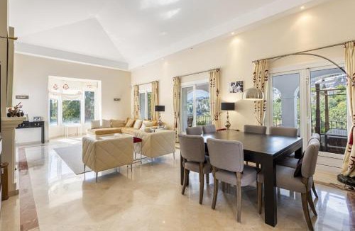 Benahavis Ski Chalet | El Herrojo Golf