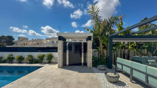 Orihuela Costa Villa | 4 bed minigolf Villa and downstairs independent apartment