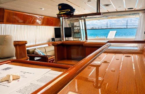 Cadiz Boat Rental | Captain Cangrejo Yacht