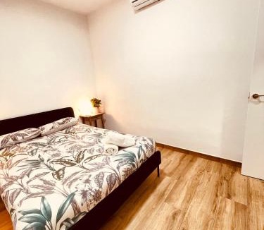 La Nova Esquerra de l'Eixample Apartment | Tarradellas 1 para 9 personas