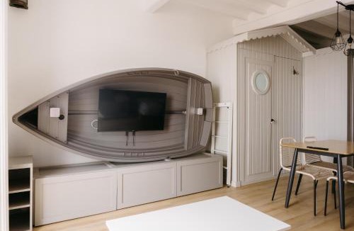 Old Town Apartment | Petit Verdot Harbor's Light