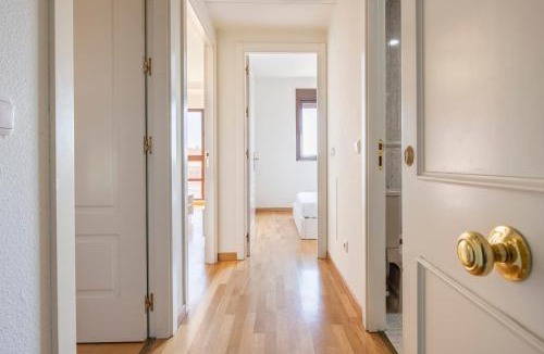 San Blas-Canillejas Apartment | Piso Exclusivo con Piscina y Atención 24 horas cerca del Aeropuerto e IFEMA