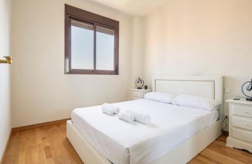 San Blas-Canillejas Apartment | Piso Exclusivo con Piscina y Atención 24 horas cerca del Aeropuerto e IFEMA