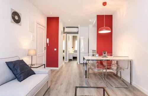 Collblanc y La Torrassa Apartment | Magical Design With Terrace