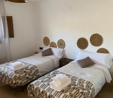 Peralejos de las Truchas Hostel | Hostal Altajo con Restaurante, Naturaleza & Descanso en el Alto Tajo