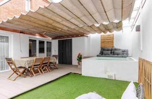 Sevilla Este House | Casa FIBES - Congresos parking y alberca