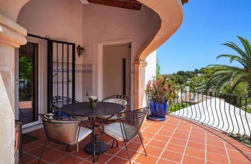 El Tosalet Villa | Villa Murales by Villa Plus