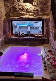 Bermellar House | Casa Rural con spa Camino de Hierro