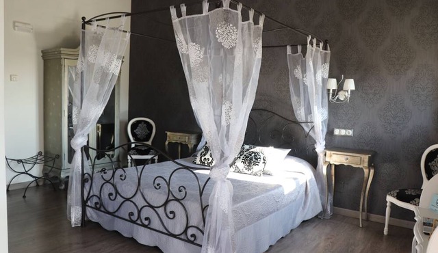 CHARMING POSADA SITUATED IN THE HEART OF THE REGION OF RIOJA ALTA (HARO .) in Sajazarra