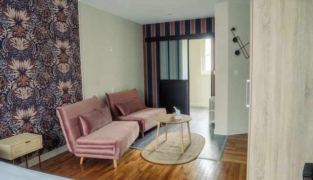 Hotel De la Place in Les Monts d'Aunay