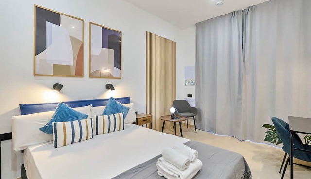 Sant Adrià Urban Suites by gaiarooms