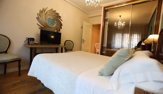 Hostal Goya Suites