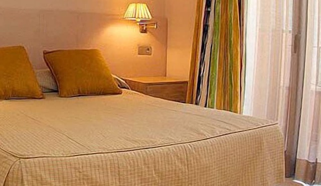Hotel Suites Sant Jordi in Montbrio del Camp