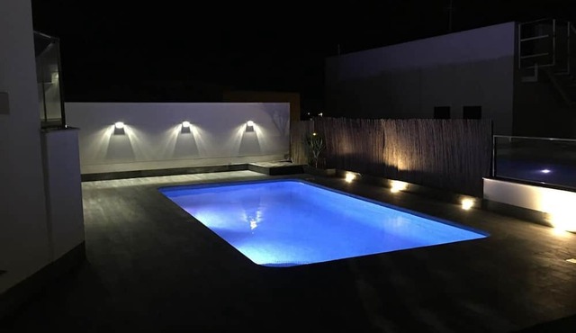Moderna y Cálida Villa con Espectaculares Vistas a Sevilla in Montequinto