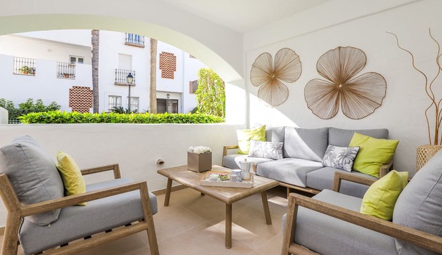 San Pedro Beachside Luxury – Terrace & Pool