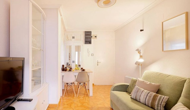 142a 2-Bedroom Apartment in San Lorenzo by R2R in Gijón