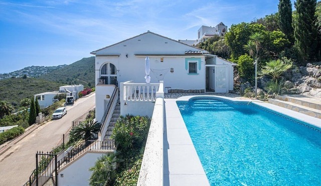 Casa Rafol for 6 people (4 adults + 2 children) with private pool - sea view in VC