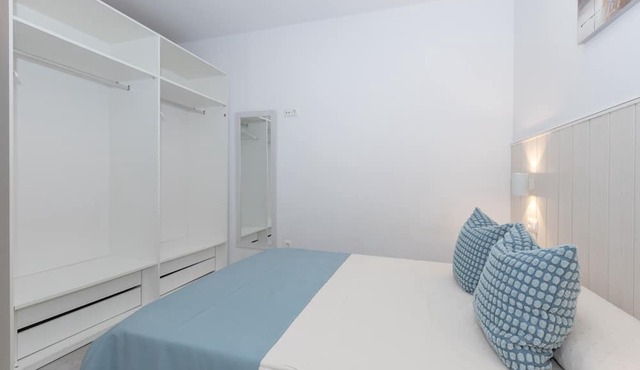 Studio Apartment 'Victoria's Beach' with Sea View, Wi-Fi and Air Conditioning