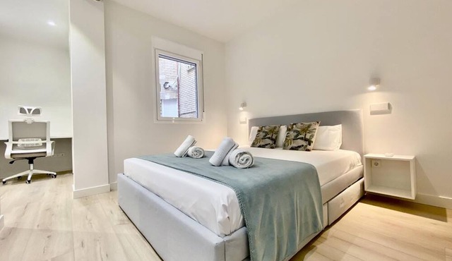 Charming Latina Village - Two-bedroom apartment
