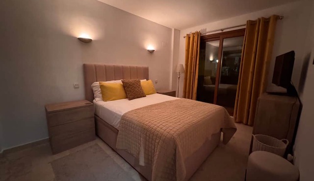 "Spacious ground floor apartment" with Shared Pool, Terrace & Wi-Fi