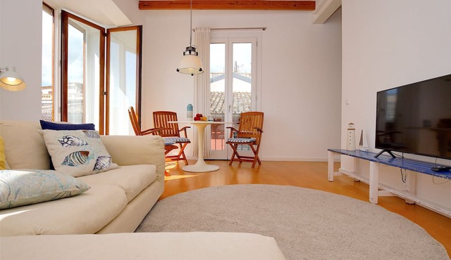 Sunny Apartment in Palma Old Town with a 15M2 Terrace, Balcony, Wifi, AC, Bright