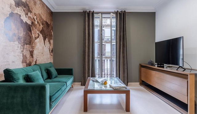 In the heart of Eixample, in a pedestrian area, ideal for families.