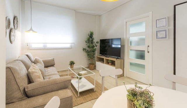 Beautiful apartment, modern decoration. Next to the port. Free WIFI - only families