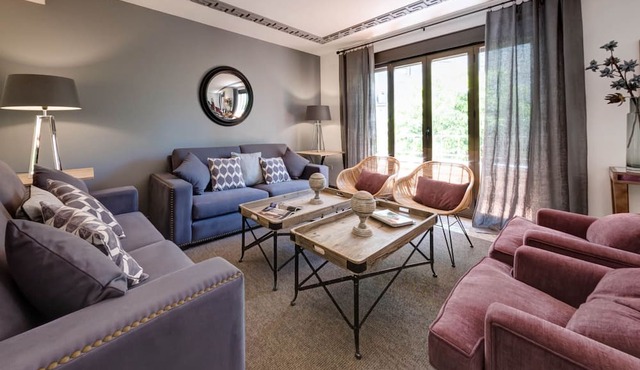 Spacious apartment for 8 with private terrace