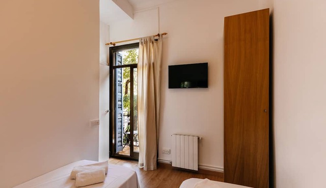 Apartment in Plaza Sagrada Familia