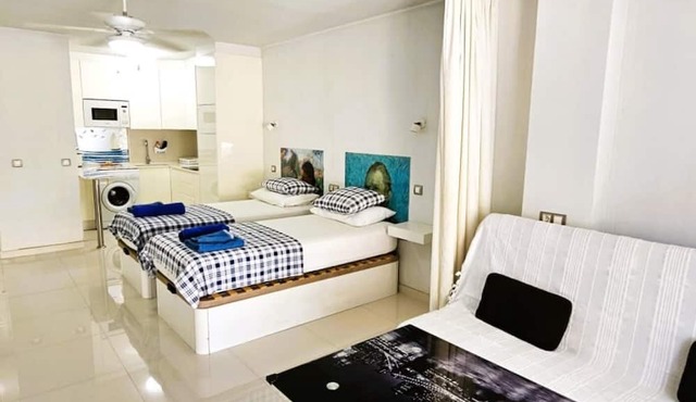 Apartment in Paraiso Royal complex