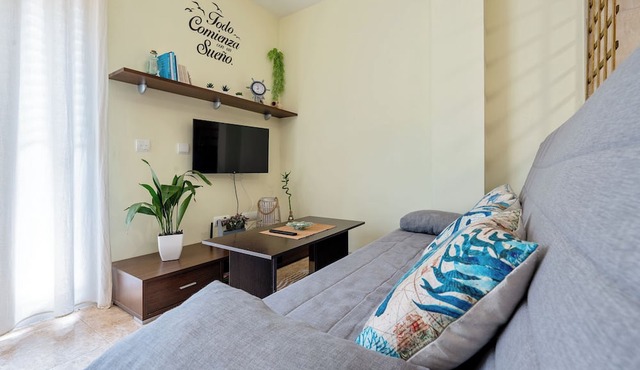 Apartment 'Faro De Mar' with Wi-Fi and Air Conditioning
