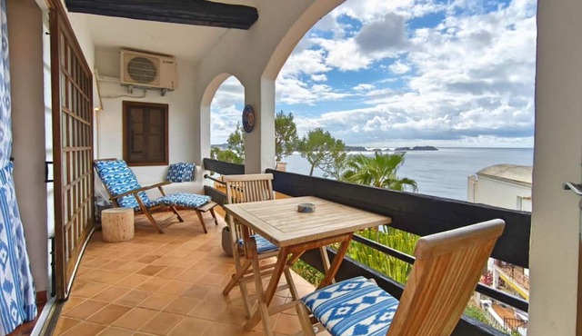 A3001 Apartment with sea view for 2 people in Cala Fornells