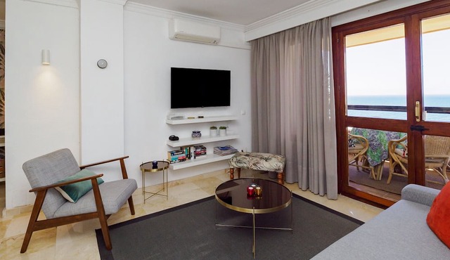 Cubo’s Marino Marbella Apartment Optional Parking/adults only/near the beach/terrace/free Wi-Fi in Marbella