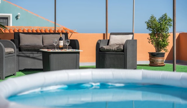 Vacation Apartment 'Casa Con Vista' with Sea View, Private Terrace and Wi-Fi