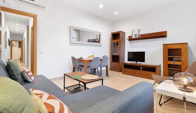 Modern Eixample Retreat: Stylish 2-Bedroom Apartment in Central Barcelona